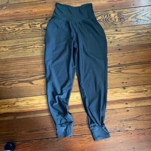 High rise athletic joggers